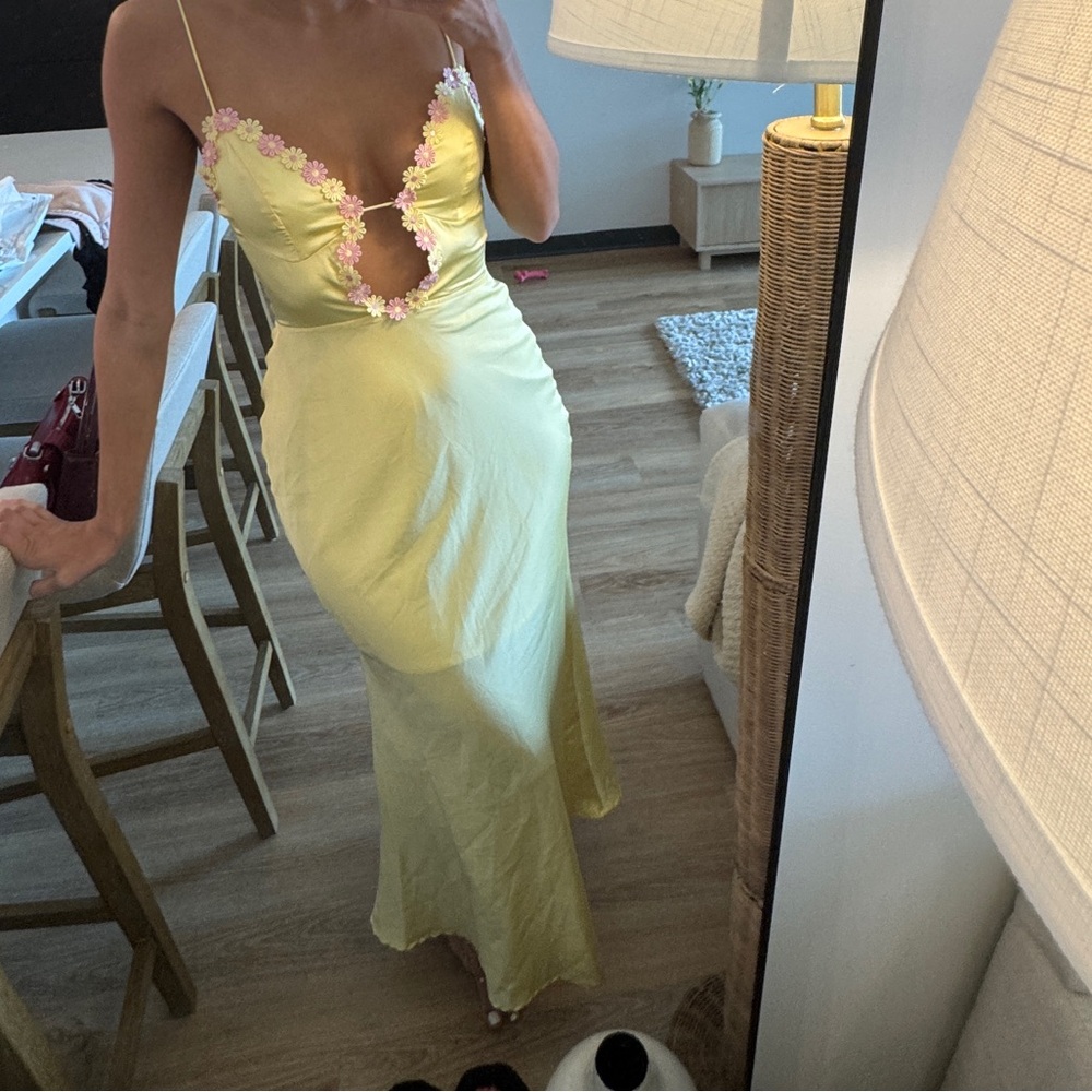 DAISY FRIENDSHIP SATIN MAXI DRESS YELLOW - Picture 12 of 13